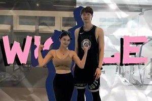 美女健身房偶遇大王：必须拍一张，王哲林213，猜我多高？